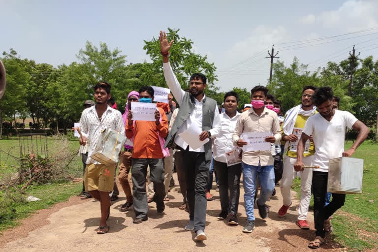 Protest against power cut in Bemetara