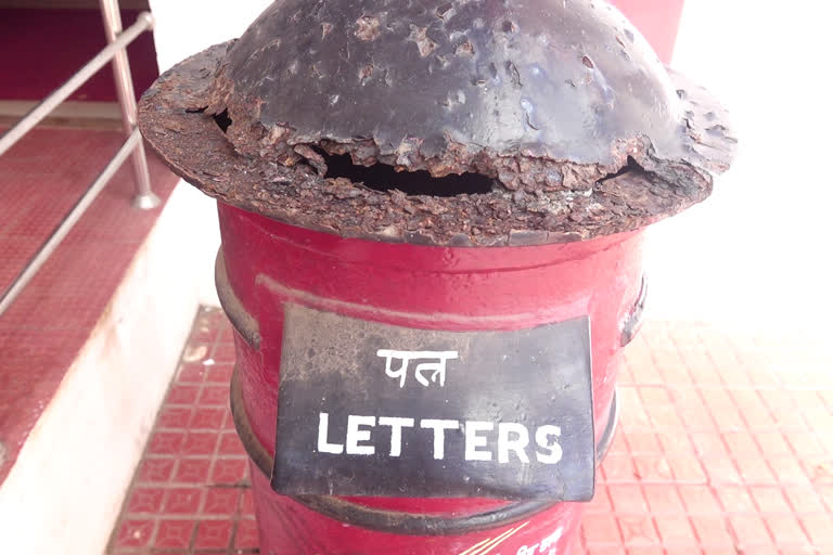 kozhikode mukkam post office in distress  kozhikode mukkam post office  അടിസ്ഥാനസൗകര്യങ്ങളില്ല; പ്രതിസന്ധിയിലായി മുക്കം പോസ്റ്റോഫിസ്  മുക്കം പോസ്റ്റോഫിസ്