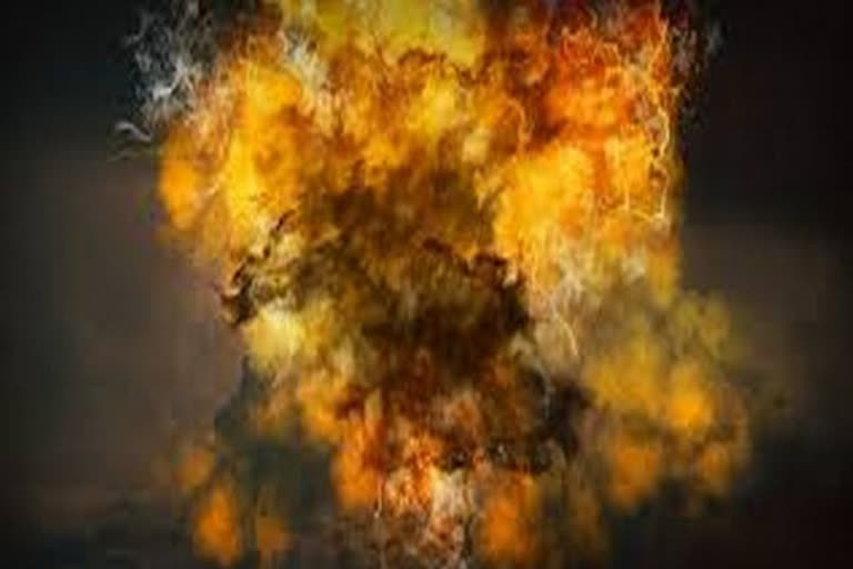 jammu kashmir attack  jammu kashmir petrol bomb  petrol bomb attack jammu  ജമ്മു കശ്‌മീരിൽ അക്രമണം  ജമ്മു കശ്മീർ പൊലീസ്  ജമ്മു കശ്മീർ വാർത്ത