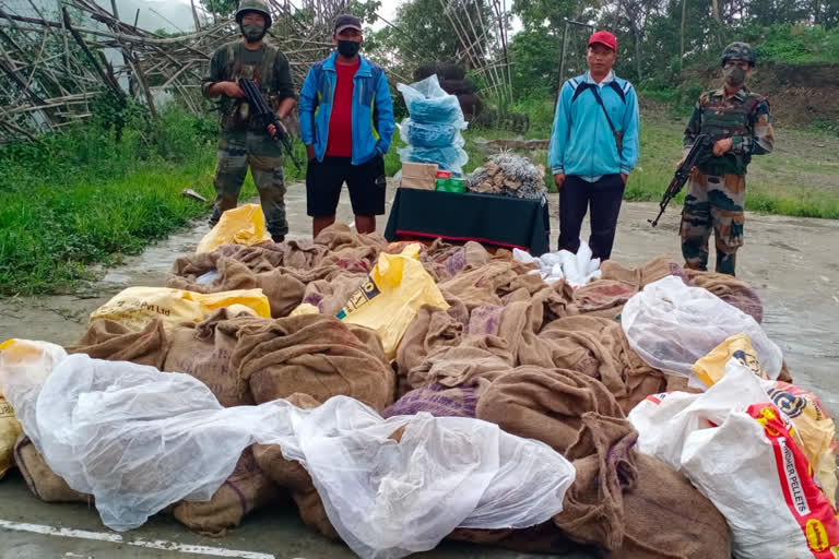 mizoram detonators seized news  explosive recovered mizoram news  assam rifles seized explosives mizoram news  mizoram explosives latest news  സ്‌ഫോടക വസ്‌തു മിസോറാം വാര്‍ത്ത  സ്‌ഫോടക വസ്‌തു അറസ്‌റ്റ് മിസോറാം വാര്‍ത്ത  മിസോറാം സ്‌ഫോടക വസ്‌തുക്കള്‍ അറസ്‌റ്റ് വാര്‍ത്ത  അസം റൈഫിള്‍സ് സ്‌ഫോടക വസ്‌തു അറസ്റ്റ് വാര്‍ത്ത