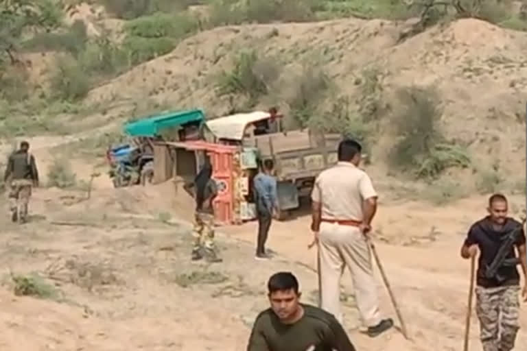 Firing between sand mafia and police in Rajasthan