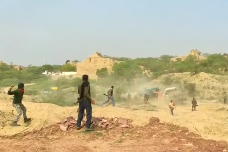 Firing between sand mafia and police in Rajasthan