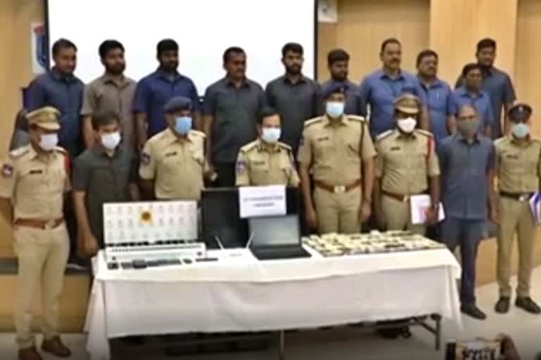 Pakistan Super League  betting  Five arrested for betting on Pakistan Super League  betting on Pakistan Super League  Cyberabad Police  ക്രിക്കറ്റ് വാതുവയ്‌പ്പ്  പാകിസ്ഥാൻ പ്രീമിയർ ലീഗ്  ഹൈദരാബാദ് വാർത്തകള്‍