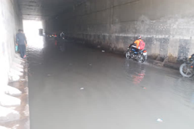 MLA Sahiram Pehalwan held meeting regarding waterlogging problem in pul prahladpur underpass