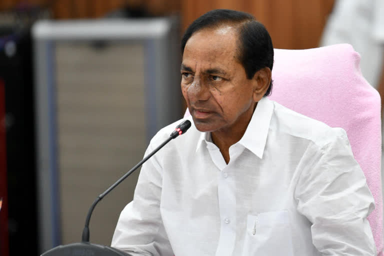 KCR urges media to act responsibly amid COVID-19, asks it to stop misinformation  covid  k chandrashekar rao  telengana chiefminister  മാധ്യമങ്ങൾ കിംവദന്തികൾ പ്രചരിപ്പിച്ച് ജനങ്ങളിൽ പരിഭ്രാന്തി സൃഷ്ടിക്കരുത്: കെ ചന്ദ്രശേഖർ റാവു  കൊവിഡ്  കെ ചന്ദ്രശേഖർ റാവു  തെലങ്കാന മുഖ്യമന്ത്രി കെ ചന്ദ്രശേഖർ റാവു