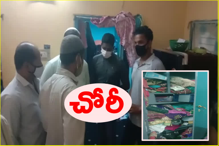 హిందూపురంలోని ఆర్టీసీ కాలనీలో చోరీ