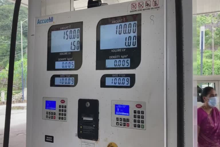 petrol price hike  diesel price hike  fuel price hike  idukki poopara records 100 rupees for petrol  പെട്രോൾ വില  ഡീസൽ വില  ഇന്ധന വില വർധന  ഇടുക്കി പൂപ്പാറ  സംസ്ഥാനത്ത് ഏറ്റവും ഉയർന്ന പെട്രോൾ വില ഇടുക്കി പൂപ്പാറയിൽ