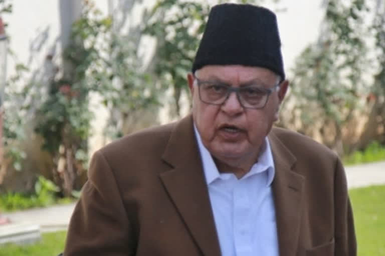 Farooq Abdullah  സർവകക്ഷി യോഗം  ഫാറൂഖ് അബ്‌ദുല്ല ഡൽഹിയിലേക്ക് പുറപ്പെട്ടു  ഫാറൂഖ് അബ്‌ദുല്ല  Farooq Abdullah  Farooq Abdullah leaves for Delhi  all party meet