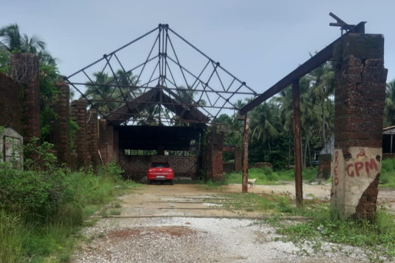 രാമനാട്ടുക്കര സ്വർണക്കടത്ത് കേസ്  രാമനാട്ടുക്കര വാഹനാപകടം  രാമനാട്ടുക്കര  അർജുൻ ആയങ്കിയുടെ കാർ ഒളിപ്പിച്ച നിലയിൽ  അർജുൻ ആയങ്കിയുടെ കാർ  Arjun Ayanki car found hide  Arjun Ayanki  Ramanattukara accident