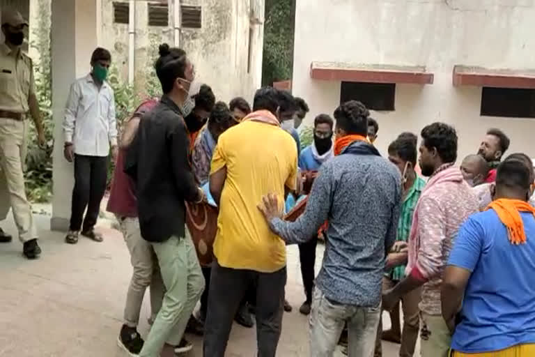 बांसवाड़ा में युवक का शव, youth dead body in banswara