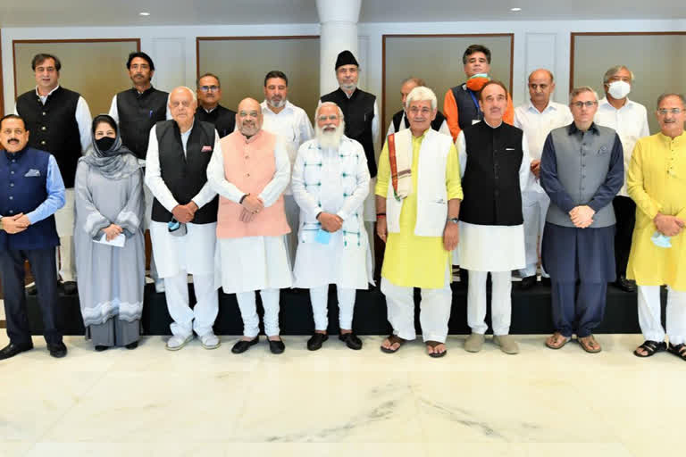 PM Narendra Modi meets with 14 political leaders of J&K
