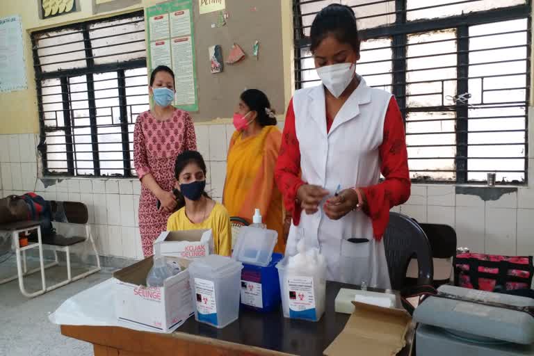 people above 18 vaccinated at east mcd centers