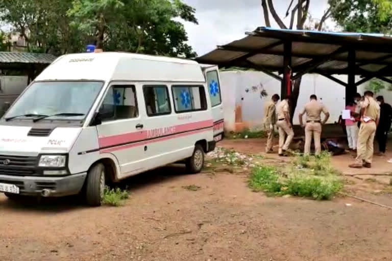 Two man committed suicide, Two man committed suicide in Hubli, Hubli crime news, ಇಬ್ಬರು ಆತ್ಮಹತ್ಯೆ, ಹುಬ್ಬಳ್ಳಿಯಲ್ಲಿ ಇಬ್ಬರು ಆತ್ಮಹತ್ಯೆ, ಹುಬ್ಬಳ್ಳಿ ಅಪರಾಧ ಸುದ್ದಿ,