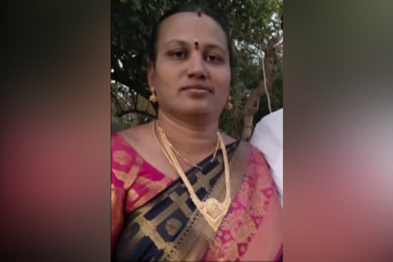 dharmapuri news  dharmapuri latest news  suicide case  dharmapuri suicide case  lady head constable suicide  dharmapuri lady head constable suicide  தர்மபுரியில் பெண் தலைமை காவலர் தூக்கிட்டு தற்கொலை  பெண் தலைமை காவலர் தூக்கிட்டு தற்கொலை  தலைமை காவலர் தூக்கிட்டு தற்கொலை  தூக்கிட்டு தற்கொலை  தற்கொலை  தர்மபுரி மாந்தோப்பு பகுதியில் தலைமை காவலர் தூக்கிட்டு தற்கொலை  female chief constable committed suicide in dharmapuri