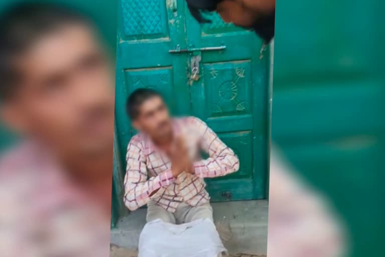 Video of beating and cutting hair goes viral, मारपीट और बाल काटने का VIDEO VIRAL