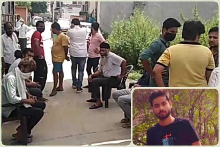 friends called young man and brutally murdered with knife in Delhi