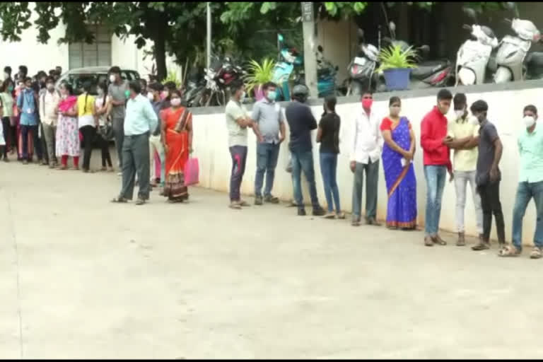 ಹುಬ್ಬಳ್ಳಿಯಲ್ಲಿ ವ್ಯಾಕ್ಸಿನ್ ಕೊರತೆ