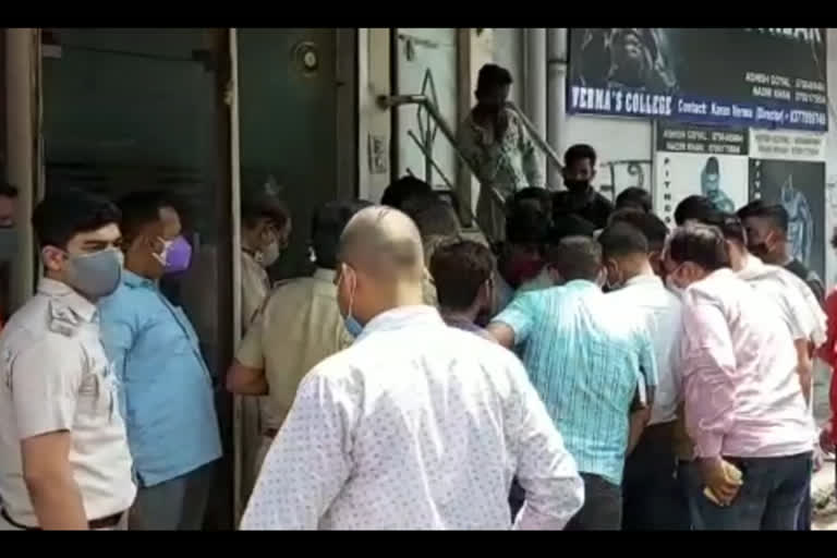 property dealer shot dead in  Khyala  Delhi