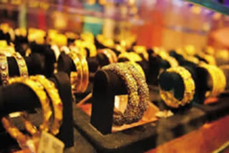 Gold price declines