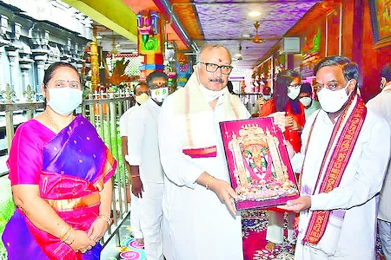 ap cs adithyanath visit durga temple