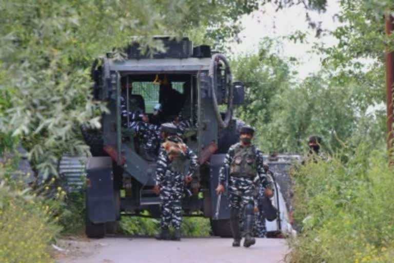 Shopian encounter: લશ્કર-એ-તૈયબાના આતંકવાદીએ AK-56 રાઈફલ સાથે કર્યું આત્મસમર્પણ