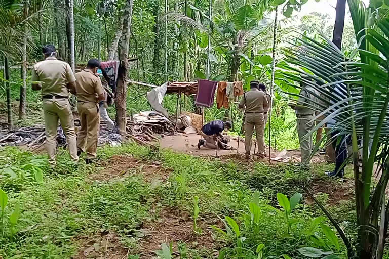 Man found dead in rubber plantation  kottarakkara  rubber plantation  death  കൊട്ടാരക്കരയിൽ റബ്ബര്‍തോട്ടത്തിൽ മധ്യവയസ്‌കന്‍റെ മൃതദേഹം കത്തിക്കരിഞ്ഞ നിലയില്‍  മൃതദേഹം കത്തിക്കരിഞ്ഞ നിലയില്‍  കൊട്ടാരക്കര