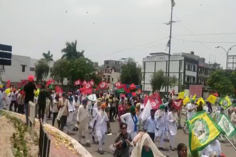 thousand farmers enter chandigarh