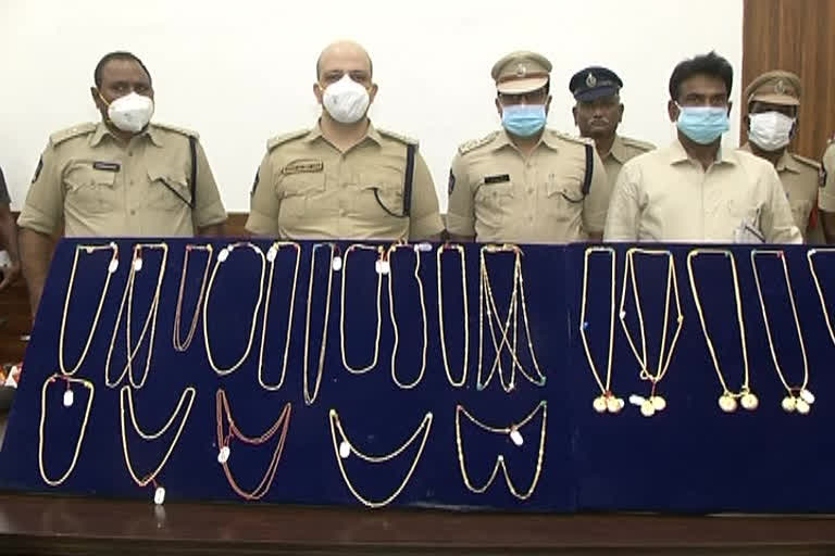 two thiefs arrest and gold seize  at east godavari district