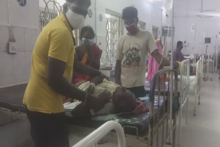 patients fall ill, patients fall ill after getting injection, puri hospital, ଇଞ୍ଜେକ୍ସନ ନେଇ ରୋଗୀ ଅସୁସ୍ଥ, ପୁରୀ ସଦର ମୁଖ୍ୟ ଚିକିତ୍ସାଳୟ,  ପୁରୁଷ ଭେଷଜ ୱାର୍ଡ