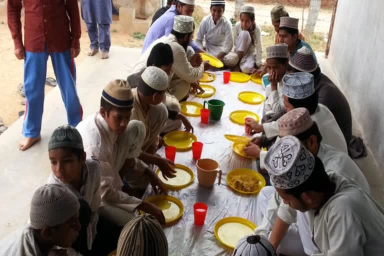 masjid e yusuf distributed ration needy amid corona pandemic in bangalore