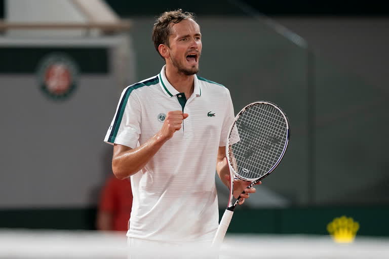 Daniil medvedev wins mallorca open