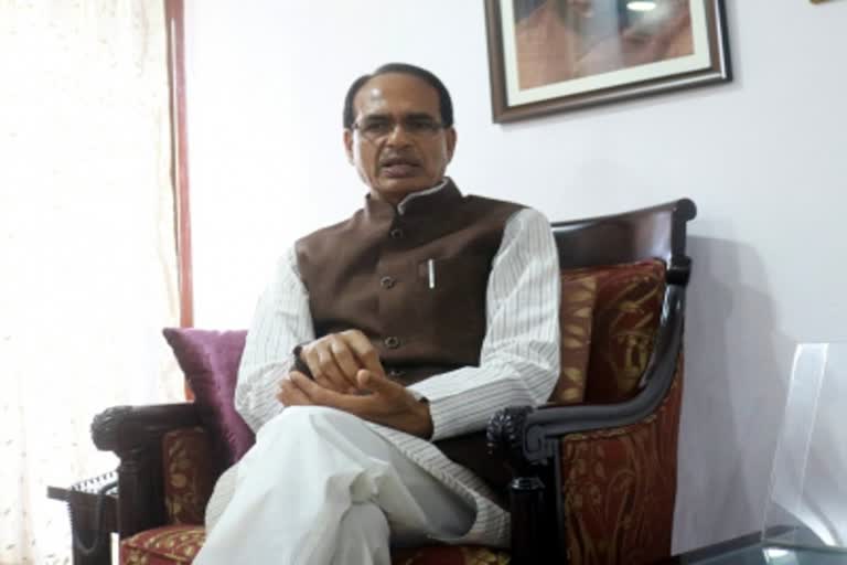 Shivraj singh attacked rahul gandhi  rahul gandhi on vaccination  pm modi on vaccination  Shivraj Singh Chouhan  Shivraj Singh Chouhan on vaccination  Rahul spreading confusion about vaccination Shivraj Singh Chauhan  രാഹുൽ ഗാന്ധി  ശിവരാജ് സിങ് ചൗഹാൻ  കൊവിഡ് വാക്‌സിൻ  മൻ കി ബാത്ത്  ട്വീറ്റ്