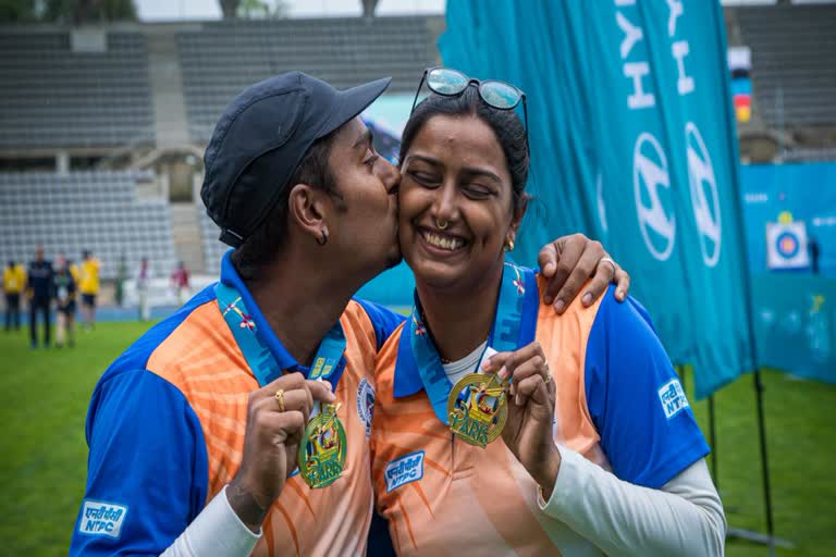 Deepika Kumari  Atanu Das  Archery World Cup  ദീപിക കുമാരി  അതാനു ദാസ്  മിക്സ്ഡ് ഡബിള്‍സ്  mixed team event  Deepika Kumari, Atanu Das bag gold