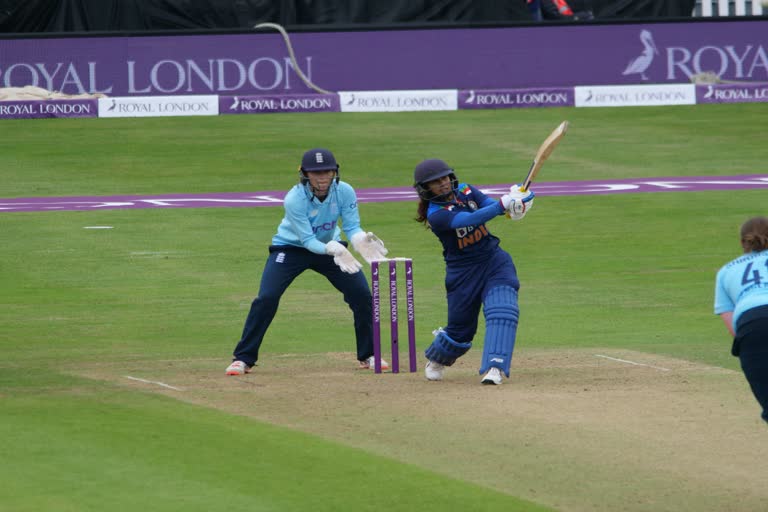 india vs England  india womens vs England womens  ഇന്ത്യന്‍ വനിതകള്‍  മിതാലി രാജ്  Mithali Raj  Sophie Ecclestone