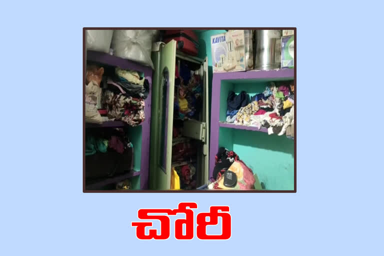 కర్నూలు జిల్లా ఆదోనిలో భారీ చోరీ