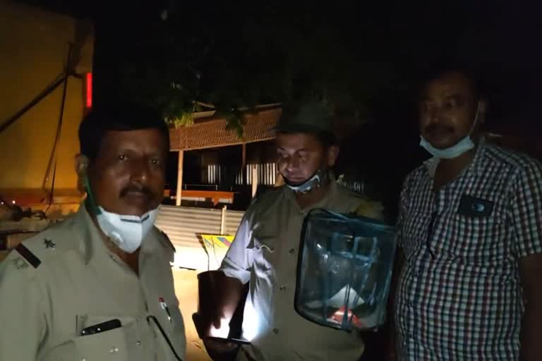 Gecko Snake With One persons Arreted By Police At Barpeta