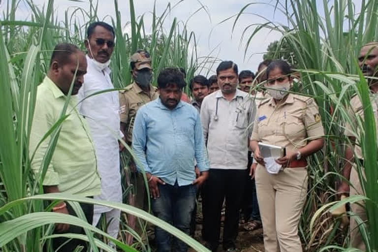 ಕಬ್ಬಿನ ಹೊಲಕ್ಕೆ ನೀರುಣಿಸಲು ಹೋಗುತ್ತಿದ್ದ ವೇಳೆ ವಿದ್ಯುತ್ ತಂತಿ ತುಳಿದು ಇಬ್ಬರು ಸಾವು