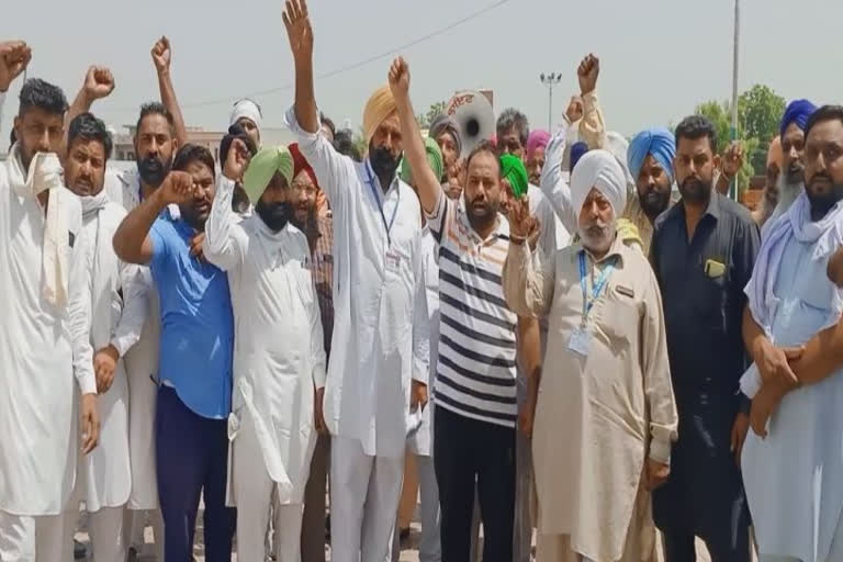 Faridkot:ਟੈਕਸੀ ਚਾਲਕਾਂ ਨੇ ਪੰਜਾਬ ਸਰਕਾਰ ਖਿਲਾਫ਼ ਕੀਤਾ ਰੋਸ ਪ੍ਰਦਰਸ਼ਨ