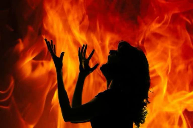 females burned dead body found in Araria