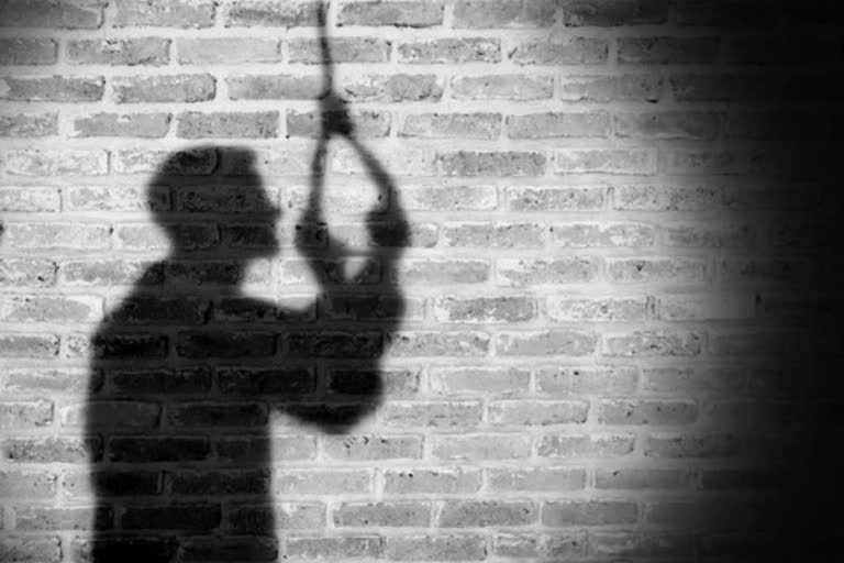 two members suicide, hyderabad crime