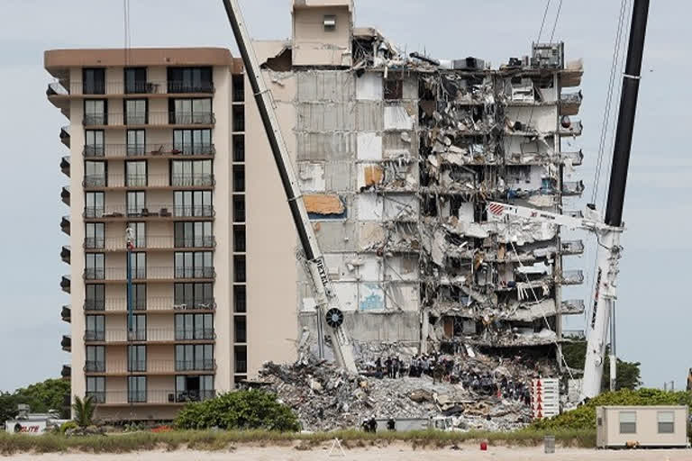 Florida building collapse  florida  america  america building collapse  miami beach  joe biden  ഫ്ലോറിഡയിൽ കെട്ടിടം തകർന്നു  ഫ്ലോറിഡ  അമേരിക്ക  അമേരിക്കയിൽ കെട്ടിടം തകർന്നു  മിയാമി ബീച്ച്  ജോ ബൈഡൻ  അമേരിക്കൻ വാർത്തകൾ