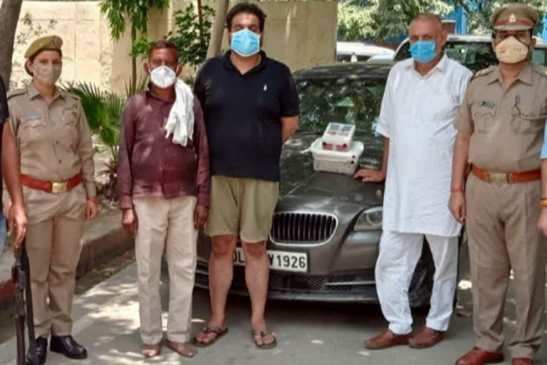 noida police arrested three accused with 19 kg silver for embezzlement