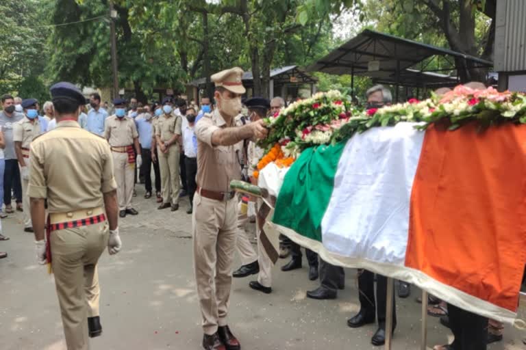 Lokayukta Justice DN Upadhyay cremated with state honors in jamshedpur