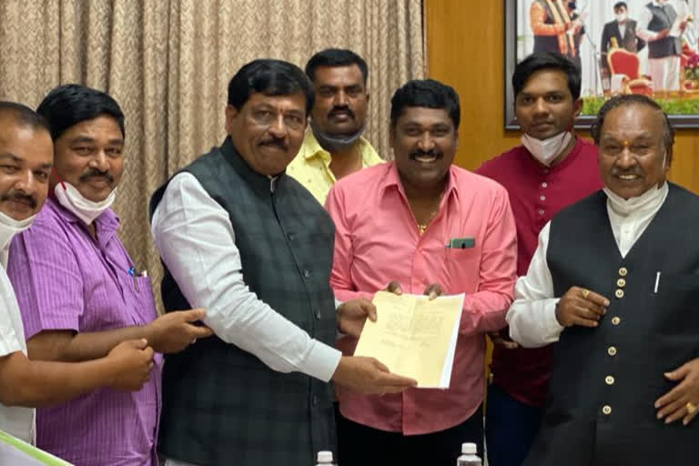 minister-ks-eshwarappa-appeal-to-stone-mining-resume