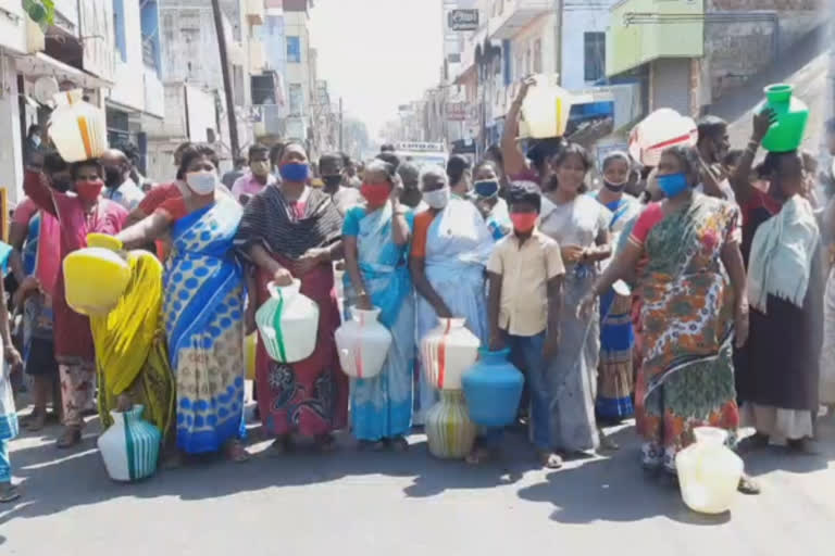 people-staged-road-roko-in-kallakurichi