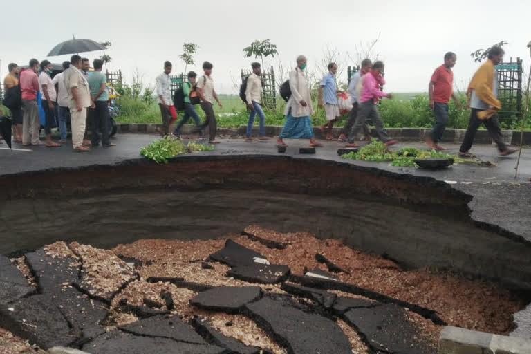 bihar bettiah flood road collapse