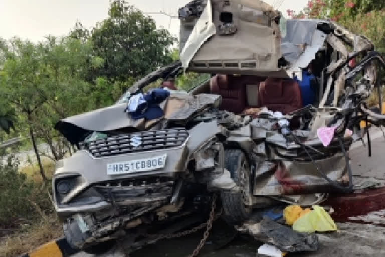 yamuna expressway road accident