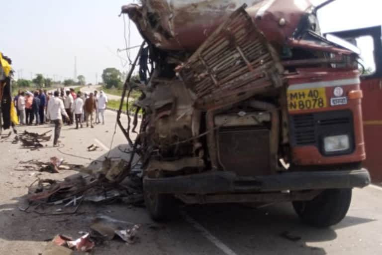 Nagpur-Tuljapur highway bus-truck accident