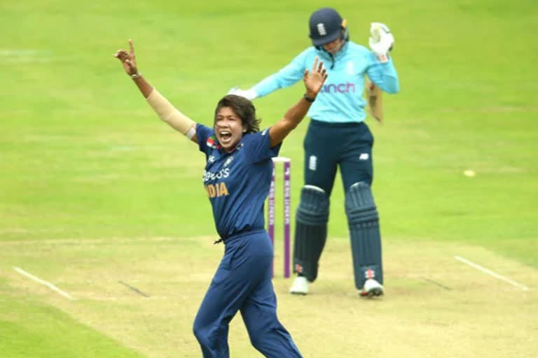jhulan-goswami-is-the-first-ever-woman-to-bowl-2000-overs-in-international-cricket