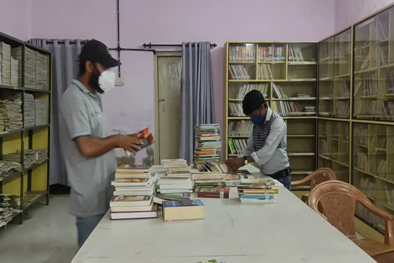 Nedumkandam Public Library  Public Library is in crisis  നെടുങ്കണ്ടത്തെ പബ്ലിക് ലൈബ്രറി  നെടുങ്കണ്ടത്തെ വായന ശാലക